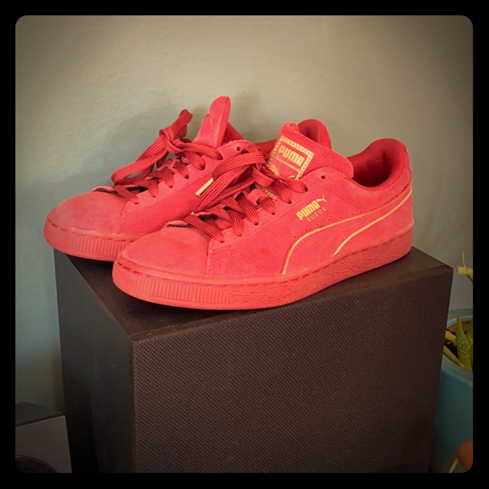 SOLD- Puma sneakers